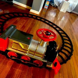 Toddler Ride On train with track Plug in rechargeable battery! Everything works